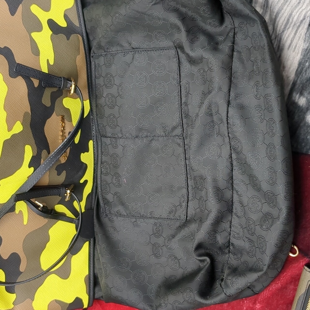 Michael Kors camo tote & wallet set - Picture 13 of 16
